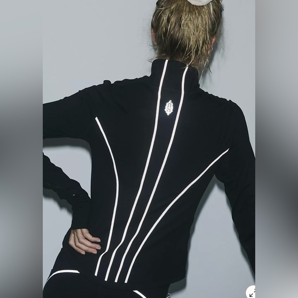 NWT Free People You're A Peach OutdoorBlack Jacket with White Reflective Size S - Picture 4 of 8